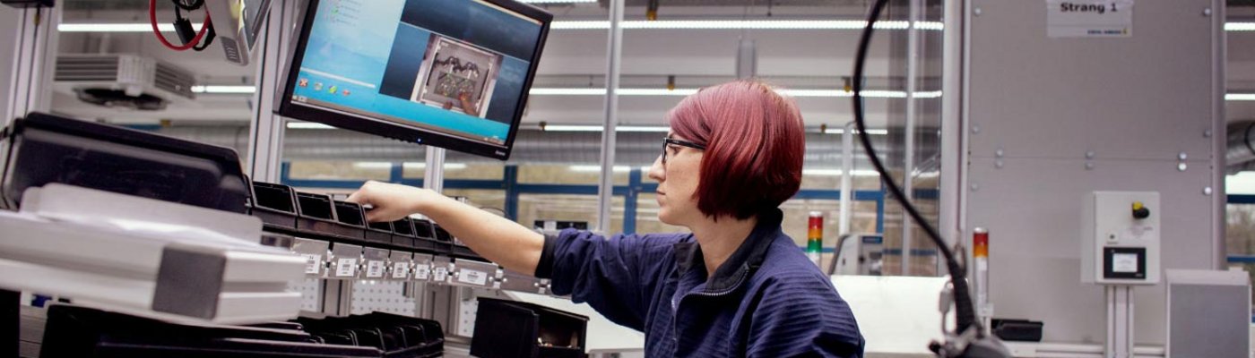 Manuelle Fertigung mit dem Werkerassistenzsystem
